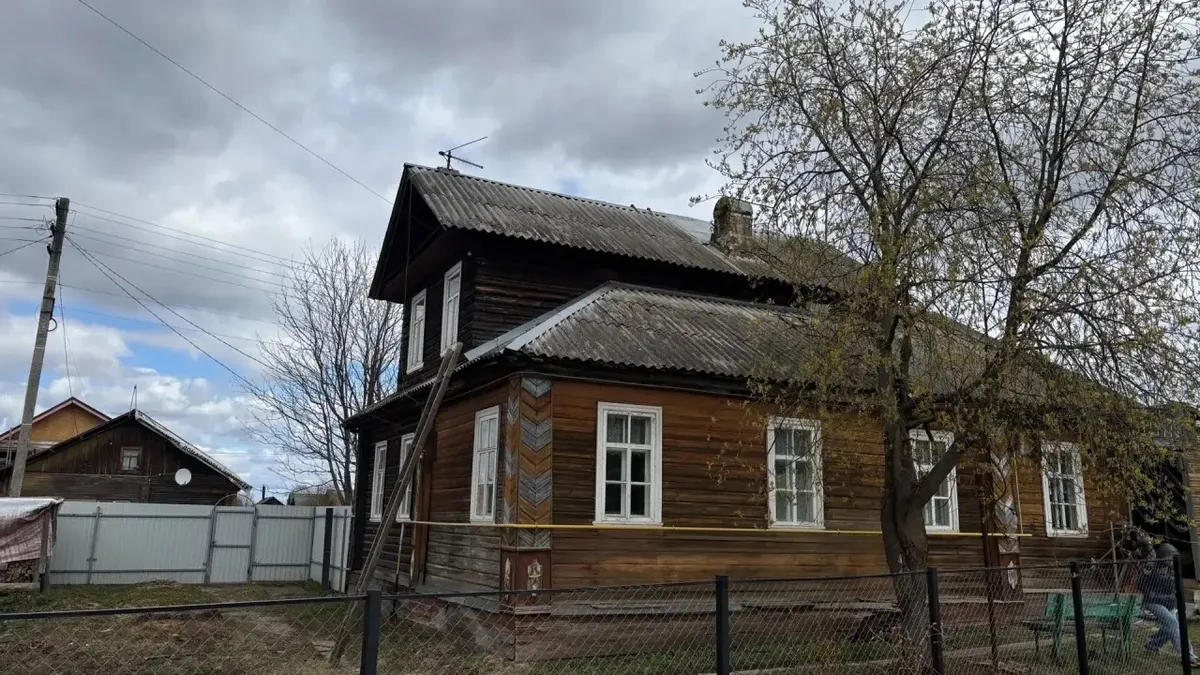 Дом до замены кровли, вид с улицы